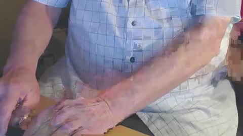 Snapshot of shaved164 chatting on 03-09-25, 12:10 Frans online show from 03-09-25, 12:10