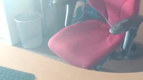 Snapshot of shaved164 chatting on 11-09-25, 01:20 Frans online show from 11-09-25, 01:20