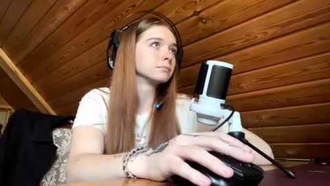 Snapshot of shavonflosi chatting on 06-15-26, 04:15 Maria online show from 06-15-26, 04:15