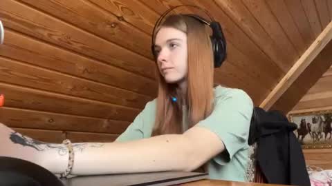 Snapshot of shavonflosi chatting on 06-19-26, 04:28 Maria online show from 06-19-26, 04:28
