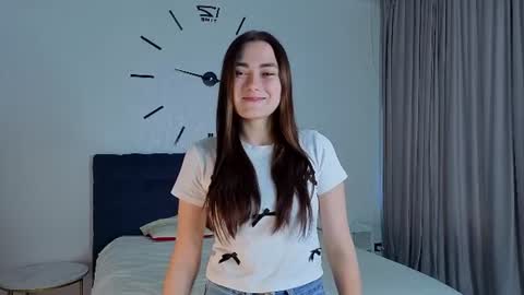 Snapshot of shavonneuriegas chatting on 07-25-26, 04:04 Emma online show from 07-25-26, 04:04