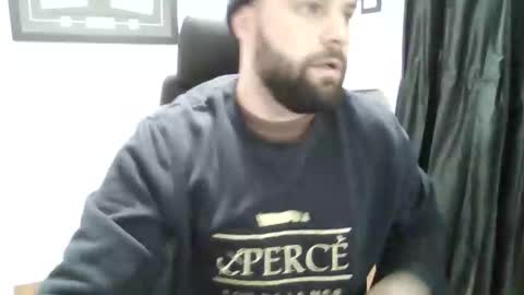 Snapshot of shawn354119215 chatting on 01-19-26, 10:19 New online show from 01-19-26, 10:19