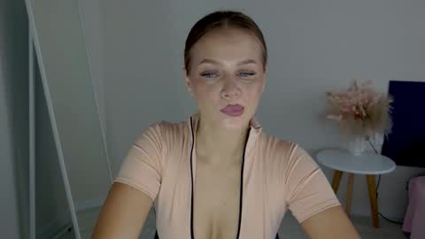 Snapshot of shawty_sue chatting on 11-01-25, 11:34 Sue online show from 11-01-25, 11:34