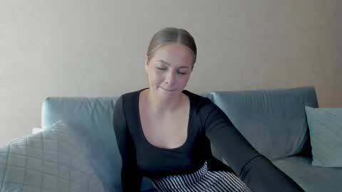 Snapshot of shawty_sue chatting on 12-13-25, 08:04 Sue online show from 12-13-25, 08:04