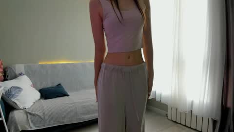 Snapshot of she_angell chatting on 06-01-26, 02:35 Anny online show from 06-01-26, 02:35