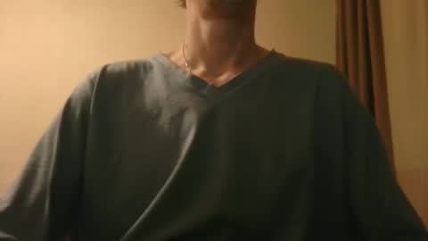 Snapshot of shedevr02 chatting on 12-18-25, 05:30 Roger online show from 12-18-25, 05:30