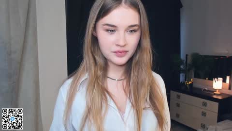 Snapshot of sheenaeast chatting on 12-26-24, 07:03 Violet online show from 12-26-24, 07:03