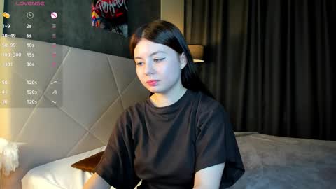 Snapshot of shei1a_shy chatting on 11-11-25, 09:20 Amely online show from 11-11-25, 09:20