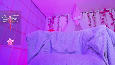 Snapshot of shelby_carson chatting on 12-24-24, 01:17 Shelby cute online show from 12-24-24, 01:17