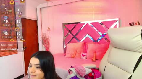 Snapshot of shelby_carson chatting on 01-24-25, 08:22 Shelby cute online show from 01-24-25, 08:22