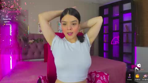 Snapshot of shelby_carson chatting on 10-20-25, 01:00 Shelby cute online show from 10-20-25, 01:00