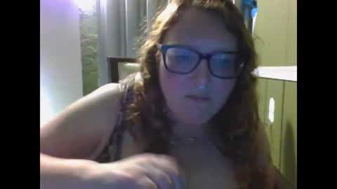 Snapshot of shelbyannn chatting on 01-19-25, 01:53 Red online show from 01-19-25, 01:53