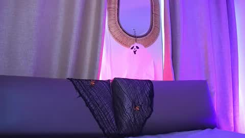 Snapshot of shelleymorell chatting on 10-25-25, 01:07 Transmission schedule Monday - Friday 715 am to 200 pm time Colombia online show from 10-25-25, 01:07