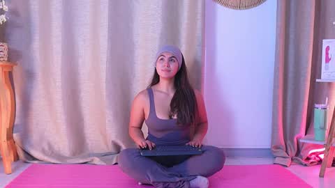 Snapshot of shelleymorell chatting on 11-10-25, 02:38 Transmission schedule Monday - Friday 715 am to 200 pm time Colombia online show from 11-10-25, 02:38