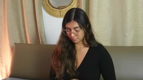 Snapshot of shelleymorell chatting on 11-20-25, 12:16 Transmission schedule Monday - Friday 715 am to 200 pm time Colombia online show from 11-20-25, 12:16