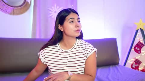 Snapshot of shelleymorell chatting on 12-18-25, 01:39 Transmission schedule Monday - Friday 715 am to 200 pm time Colombia online show from 12-18-25, 01:39