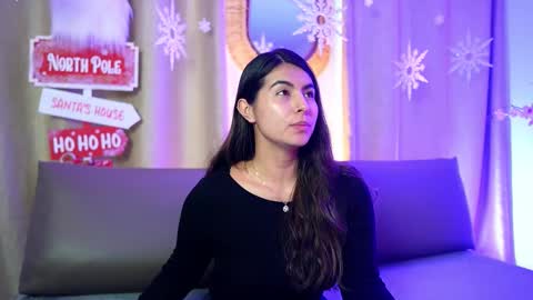 Snapshot of shelleymorell chatting on 12-20-25, 12:56 Transmission schedule Monday - Friday 715 am to 200 pm time Colombia online show from 12-20-25, 12:56