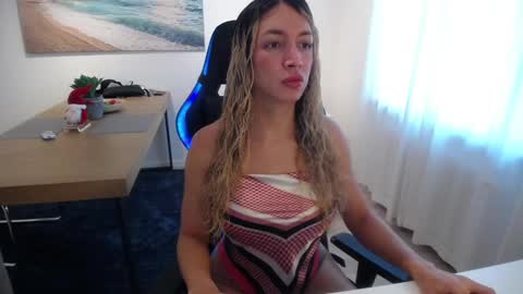 Snapshot of shellsy_hans chatting on 01-06-25, 10:46 Shellsy H online show from 01-06-25, 10:46