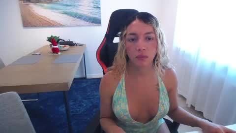 Snapshot of shellsy_hans chatting on 01-11-25, 12:29 Shellsy H online show from 01-11-25, 12:29