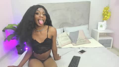shelsy_issy online show from 10-28-25, 08:33