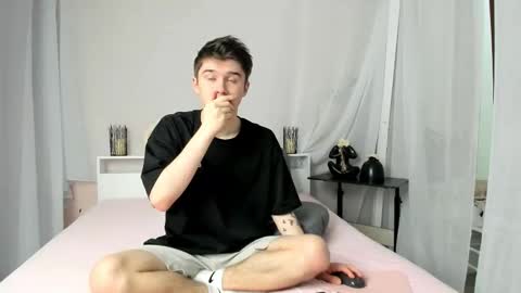 Snapshot of sherlockmax chatting on 12-20-25, 09:11 Max online show from 12-20-25, 09:11