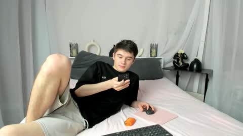 Snapshot of sherlockmax chatting on 12-21-25, 01:18 Max online show from 12-21-25, 01:18