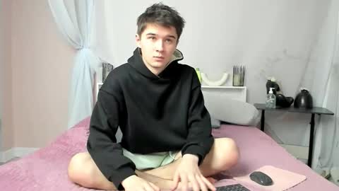 Snapshot of sherlockmax chatting on 01-10-26, 05:42 Max online show from 01-10-26, 05:42