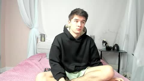 Snapshot of sherlockmax chatting on 01-10-26, 10:25 Max online show from 01-10-26, 10:25