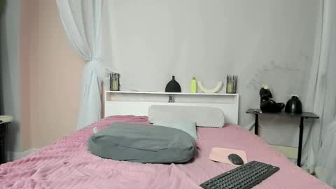 Snapshot of sherlockmax chatting on 01-13-26, 07:24 Max online show from 01-13-26, 07:24