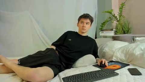 Snapshot of sherlockmax chatting on 03-04-26, 08:04 Max online show from 03-04-26, 08:04