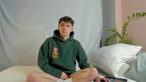 Snapshot of sherlockmax chatting on 03-19-26, 06:45 Max online show from 03-19-26, 06:45