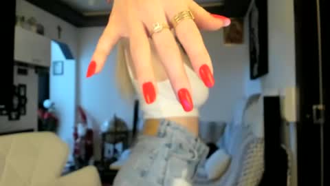 Snapshot of sherlylov chatting on 12-20-24, 03:10 Edaline online show from 12-20-24, 03:10