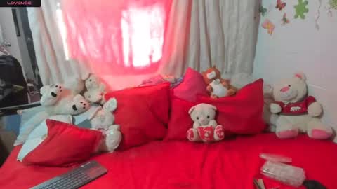 Snapshot of sherlyn_fox69 chatting on 01-09-25, 02:22 Maria Saenz online show from 01-09-25, 02:22