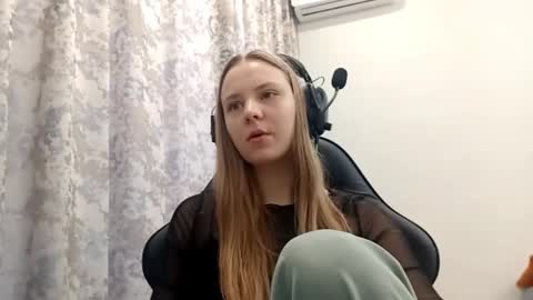 Lisa online show from 12-23-25, 06:11