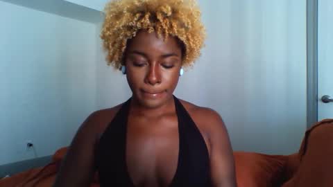 Snapshot of shexxxclusive chatting on 10-14-25, 04:52 shexxxclusive online show from 10-14-25, 04:52