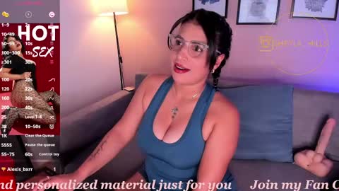 Snapshot of sheyla_hills_ chatting on 05-15-26, 05:25 Sheyla online show from 05-15-26, 05:25