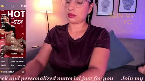 Snapshot of sheyla_hills_ chatting on 05-21-26, 10:06 Sheyla online show from 05-21-26, 10:06