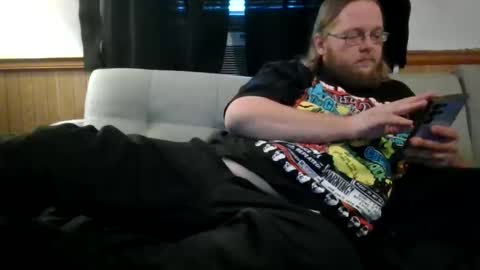 Snapshot of shifty885 chatting on 10-31-25, 08:43 shifty885 online show from 10-31-25, 08:43