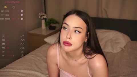 Mia online show from 12-04-25, 05:54