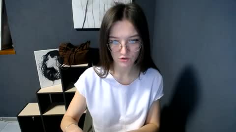 Snapshot of shining_pearl chatting on 06-17-26, 06:49 Jesica online show from 06-17-26, 06:49