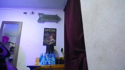 Snapshot of shining_star69 chatting on 10-15-25, 06:57 shining_star69 online show from 10-15-25, 06:57