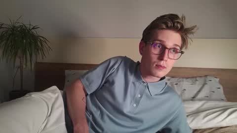 Snapshot of shirizo chatting on 11-23-25, 04:29 Matthew online show from 11-23-25, 04:29