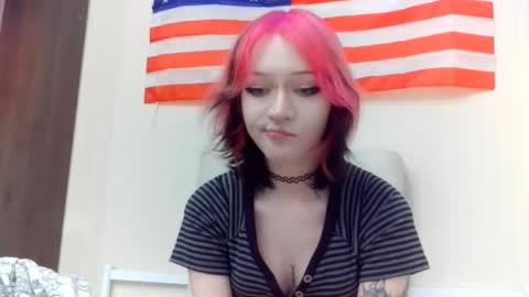 Snapshot of shirleyboulet chatting on 02-20-26, 10:10 Luna online show from 02-20-26, 10:10