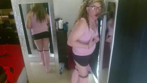 Snapshot of shirleyjo chatting on 03-24-26, 07:41 sarah online show from 03-24-26, 07:41