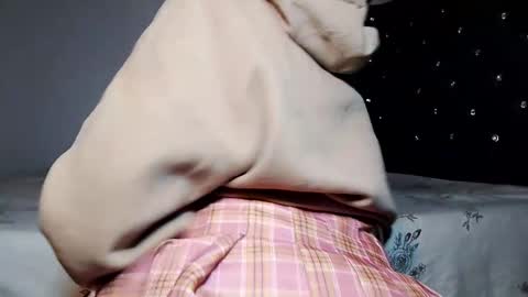 Snapshot of shiro254 chatting on 12-18-25, 12:38 Shi-ro online show from 12-18-25, 12:38