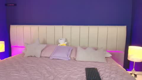 Snapshot of shizuko___ chatting on 10-14-25, 08:31 Valentina online show from 10-14-25, 08:31