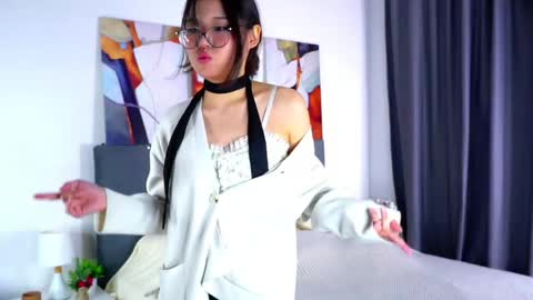 Naomi online show from 04-05-26, 11:51
