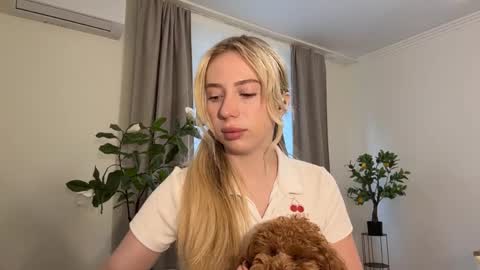 Snapshot of shontaheaivilin chatting on 03-31-26, 11:54 Ketrin online show from 03-31-26, 11:54