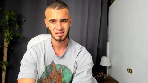 Snapshot of shooter_boy_ chatting on 12-02-25, 01:44 Shooter online show from 12-02-25, 01:44