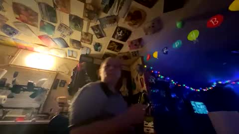 Snapshot of shorty920505 chatting on 12-14-25, 11:20 shorty920505 online show from 12-14-25, 11:20